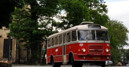 Zobacz Poznań z okien zabytkowego tramwaju i autobusu