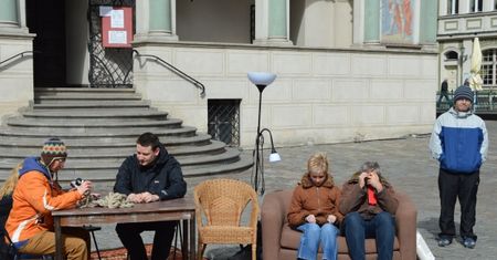 Niezwykły spektakl na poznańskim Rynku. Celem niepełnosprawnych aktorów jest występ na scenie