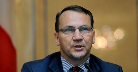 Sikorski pozwał Kaczyńskiego ws. katastrofy smoleńskiej. "Domagam się, aby stanął w prawdzie"