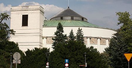 Najnowsze sondaże. PiS deklasuje rywali, rośnie też zaufanie do prezydenta i rządu