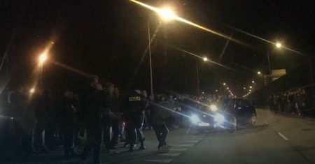 Krakowscy policjanci nie dopuścili do nielegalnych wyścigów. Nocny nalot i blisko 100 mandatów