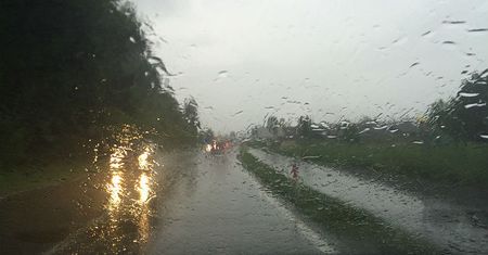 Krakowianie będą zbierać deszczówkę. Zapobiegnie to powodziom?