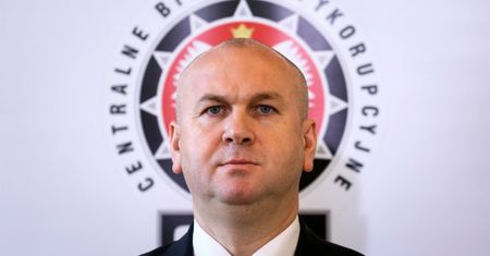 Były szef CBA "nie daje rękojmi zachowania tajemnicy"