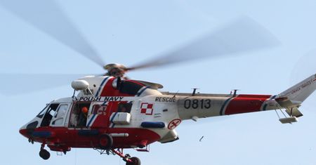 13-latka i 12-latek wypadli z jachtu na Zatoce Puckiej. Akcja śmigłowca Anakonda