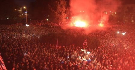 Nocne starcia psuedokibiców z policją w centrum Poznania - zatrzymano 58 osób