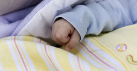 Strzegom. Ojciec zostawił wózek z niemowlęciem na ulicy