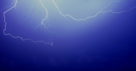 Uwaga na gwałtowne burze. Minionej nocy pioruny zniszczyły trzy domy