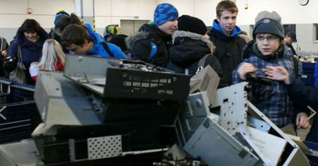 Czas na letnie porządki. Jak pozbyć się odpadów i elektrośmieci w Krakowie?