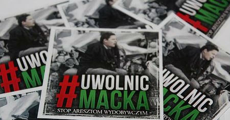 Maciek Dobrowolski wciąż za kratami bez wyroku. Sąd po raz kolejny przedłużył areszt kibicowi Legii