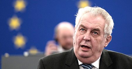 Prezydent Czech apeluje o referendum ws. dalszego członkostwa w UE i NATO