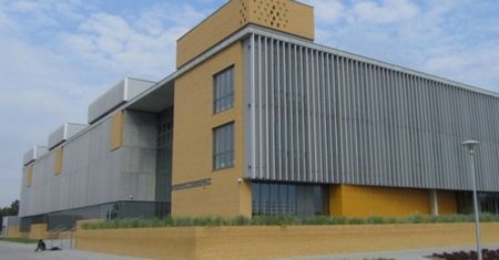 Odwołano zajęcia studentom historii UAM, bo... nie ma krzeseł w nowym budynku