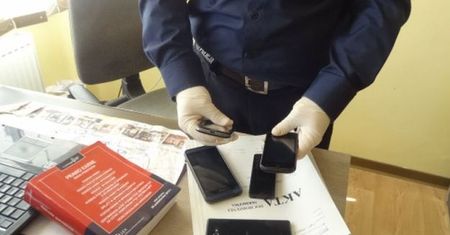 45-latek z Trzcinicy wysyłał erotyczne sms-y do 9-letniej dziewczynki