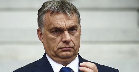 Viktor Orban proponuje internować wszystkich uchodźców w jednym obozie. Na wyspie poza Unią Europejską