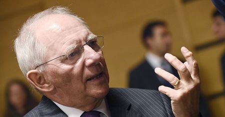 Wolfgang Schaeuble: mówienie o nowym traktacie UE stratą czasu