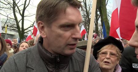 Tomasz Lis na manifestacji KOD. Tak odpowiedział na pytanie TV Republika
