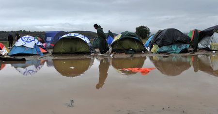 Młody Pakistańczyk ofiarą gwałtu zbiorowego w obozie na Lesbos
