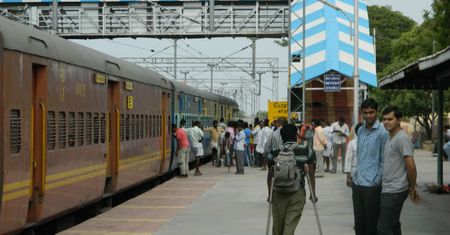 Katastrofa pociągu w Indiach. Co najmniej 32 ofiary śmiertelne, dziesiątki rannych