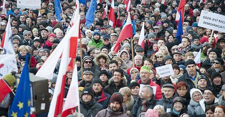 Paweł Lisicki: dziewice orleańskie zabrały głos, czyli na marginesie demonstracji KOD