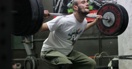 Innowacyjny produkt z Krakowa może uchronić przed poważnymi kontuzjami kolan. "Poprzez monitorowanie możemy przeciwdziałać naszym złym nawykom w sporcie"