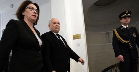 Zakończyło się posiedzenie klubu PiS w siedzibie partii. Mazurek: opozycja jest rozhisteryzowana, to jakiś kabaret