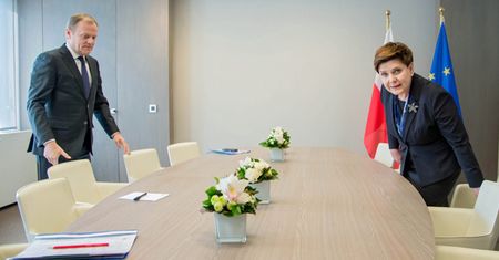 PiS żąda dymisji Tuska i Junckera. To będzie strzał w stopę?