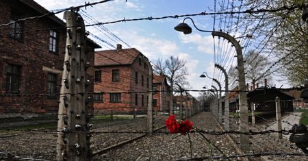 Znów użyto słów "polski obóz", mimo wcześniejszej interwencji ambasady RP