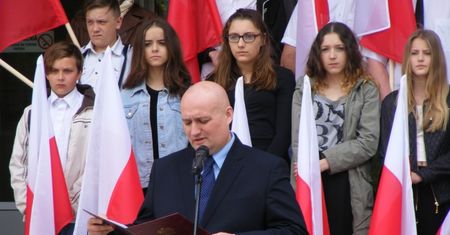 Wojewoda wielkopolski o biało-czerwonej fladze: "To element, który buduje wspólnotę"