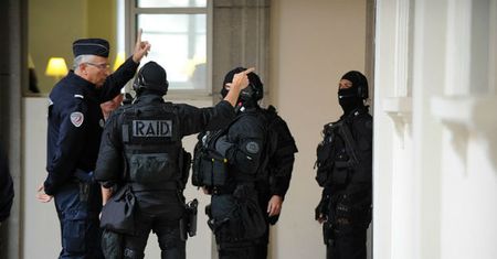 Francja: policja zarekwirowała podejrzany samochód w pobliżu Notre Dame