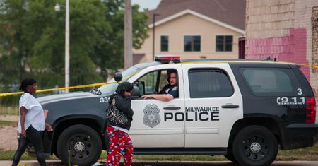 USA: kolejna noc starć w Milwaukee, 7 policjantów rannych