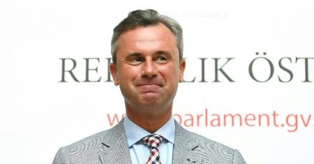 Populistyczny kandydat na prezydenta Austrii wygrywa w sondażach