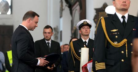 Andrzej Duda i Beata Szydło przemawiali na pogrzebie "Inki" i "Zagończyka". "Przywracamy godność państwu polskiemu"
