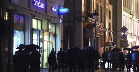 W Moskwie napastnik z ładunkiem wybuchowym zabarykadował się w banku. Groził detonacją, po negocjacjach oddał się w ręce policji