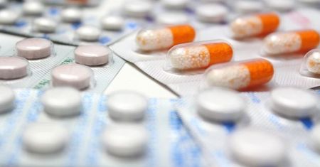 Polacy będą mieli ograniczony dostęp do leków przeciwbólowych? Kontrowersyjny pomysł Naczelnej Izby Aptekarskiej