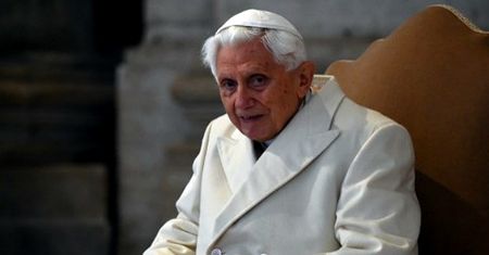 Benedykt XVI przerywa milczenie ws. abdykacji. "Moja rezygnacja nie była ucieczką czy też wynikiem spisku i intryg w Kościele"