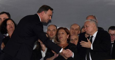 Kilkuminutowe brawa po uroczystej premierze "Smoleńska"