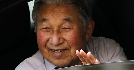 Cesarz Japonii Akihito zamierza abdykować. Władzę przejmie jego syn, książę Naruhito