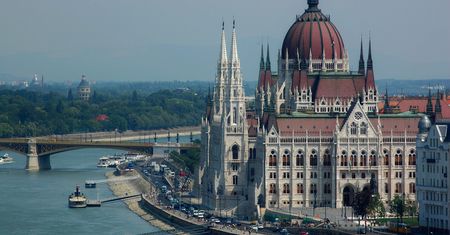 OECD: Węgry powinny zredukować wydatki publiczne