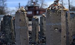 Odtwarzał przemówienia Hitlera przed byłym niemieckim obozem koncentracyjnym Buchenwald pod Weimarem