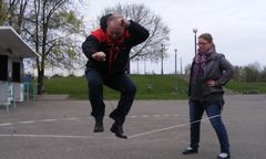 Poznaniacy chcą przypomnieć, jak się skacze w gumę i gra w kapsle