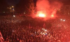 Zarzuty napaści na policjantów dla pseudokibiców po mistrzowskiej fecie w Poznaniu