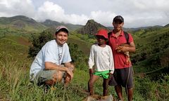 Wyślij kurę... na Madagaskar! Niezwykła akcja księdza z Poznania