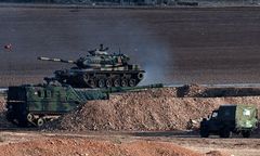 Turcy wyzwolą Rakkę? Do pokonania ISIS jeszcze długa droga