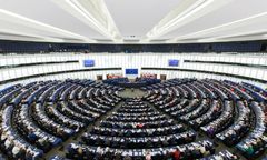 Brytyjski poseł zasłabł w Parlamencie Europejskim. Wcześniej brał udział w bójce