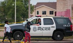 USA: kolejna noc starć w Milwaukee, 7 policjantów rannych