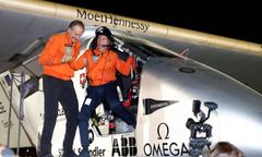 Samolot o napędzie słonecznym zakończył pierwszy lot dookoła świata