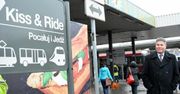 Dzięki władzom Poznania przed poznańskim dworcem można zatrzymać auto i się całować