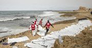 Czerwony Półksiężyc: na wybrzeżu Libii znaleziono zwłoki 74 migrantów