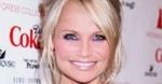 Kristin Chenoweth w dziecięcych ubraniach