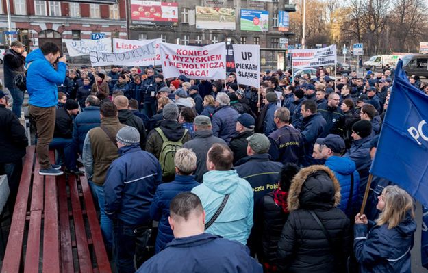 W kilkunastu miastach Polski protestują listonosze