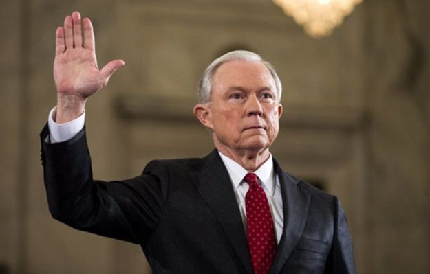 Jeff Sessions spotykał się z rosyjskim ambasadorem. Kolejny rozdział rosyjskiej afery